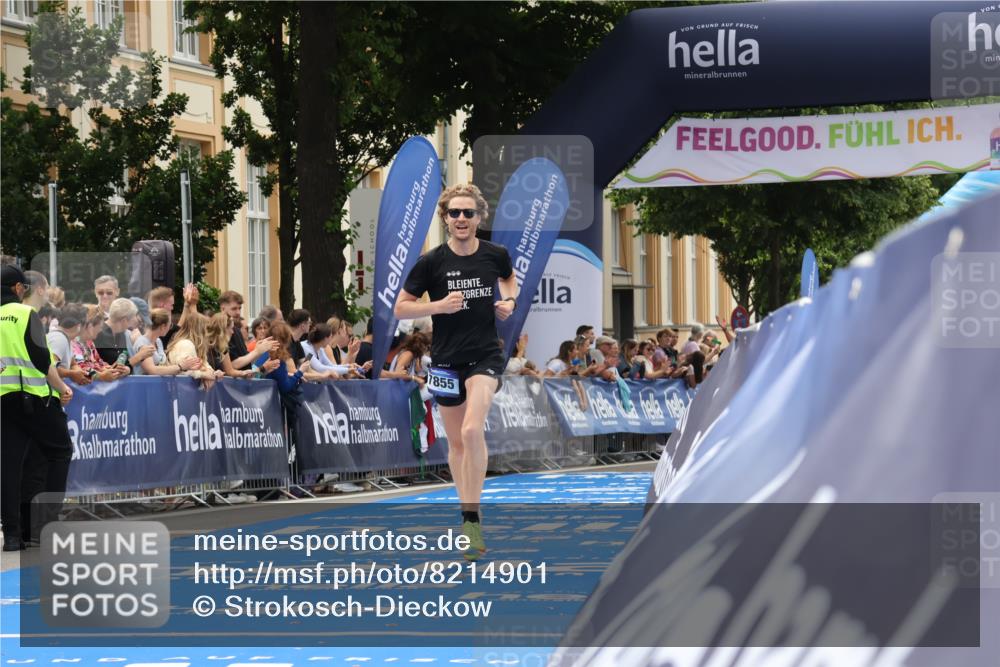 29.06.2025 - hella hamburg halbmarathon Strokosch-Dieckow http://msf.ph/oto/8214901 29.06.2025 10:24:30 Ziel 7855, 14506 meine-sportfotos.de