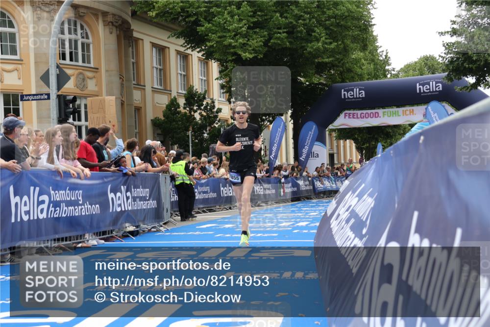 29.06.2025 - hella hamburg halbmarathon Strokosch-Dieckow http://msf.ph/oto/8214953 29.06.2025 10:24:31 Ziel 7855, 14506 meine-sportfotos.de