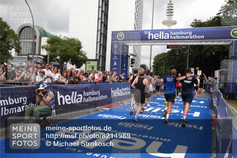 29.06.2025 - hella hamburg halbmarathon Michael Strokosch http://msf.ph/oto/8214989 29.06.2025 10:47:41 Ziel 1070, 1320, 1696, 2284, 2708, 5889, 6009, 7962, 8023, 8234, 8927, 10969, 10988, 13223, 13303, 13948, 14618, 14619, 15451, 15479, 16205, 18104, 18970, 19181 meine-sportfotos.de