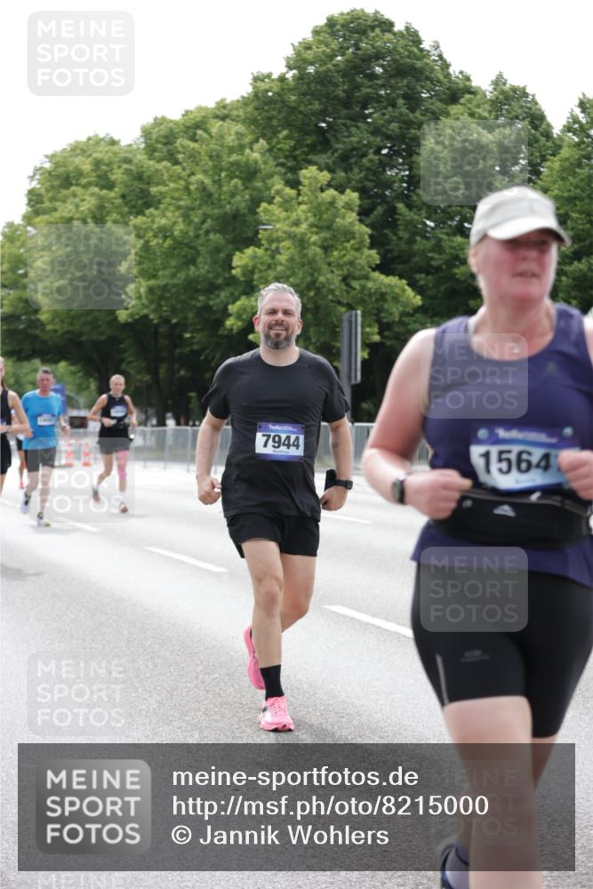 29.06.2025 - hella hamburg halbmarathon Jannik Wohlers http://msf.ph/oto/8215000 29.06.2025 10:26:55 Lombardsbrücke 1530, 2775, 5825, 6259, 7234, 7314, 7944, 8281, 9349, 10077, 11256, 11766, 12500, 14020, 14021, 15641, 18097, 18976 meine-sportfotos.de
