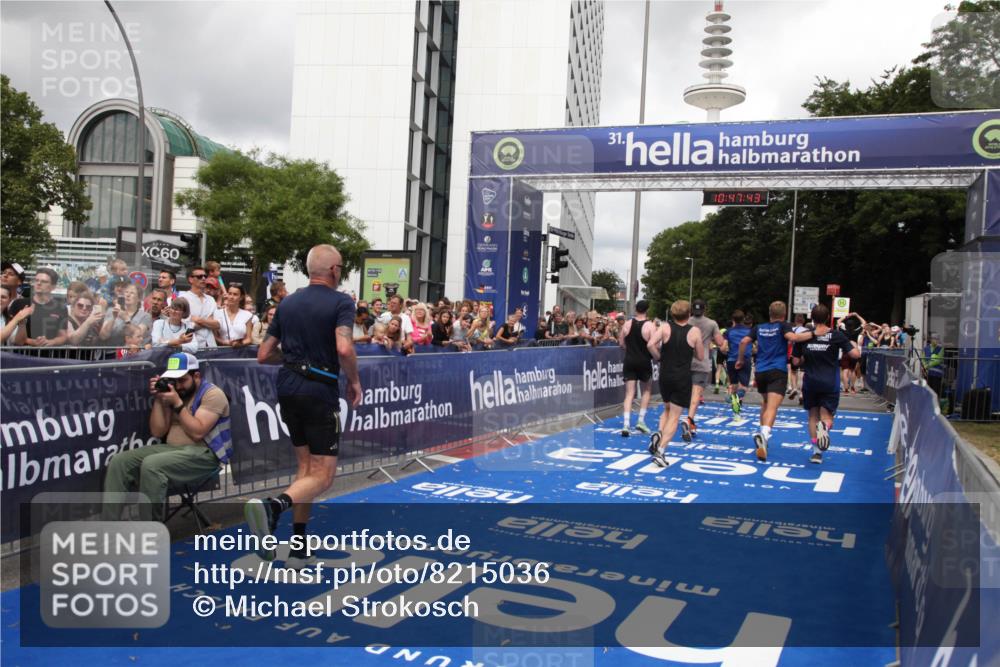 29.06.2025 - hella hamburg halbmarathon Michael Strokosch http://msf.ph/oto/8215036 29.06.2025 10:47:42 Ziel 1070, 1320, 1696, 2284, 2708, 5889, 6009, 7962, 8023, 8927, 10969, 10988, 11283, 13948, 14618, 14619, 15451, 15478, 16205, 18104, 18970, 19181 meine-sportfotos.de