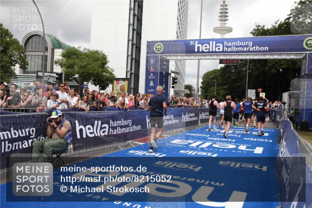 29.06.2025 - hella hamburg halbmarathon Michael Strokosch http://msf.ph/oto/8215052 29.06.2025 10:47:43 Ziel 1320, 1696, 2284, 2708, 5889, 6009, 7962, 8927, 10969, 10988, 11283, 13948, 14618, 14619, 15451, 15478, 16205, 18104, 18970, 19181 meine-sportfotos.de