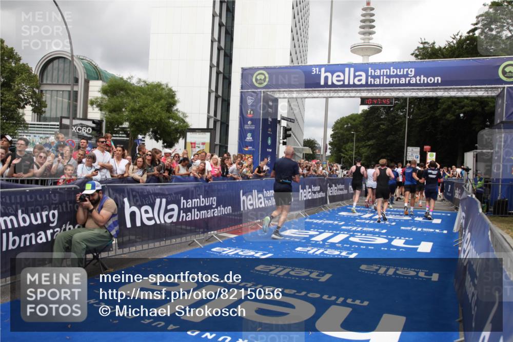 29.06.2025 - hella hamburg halbmarathon Michael Strokosch http://msf.ph/oto/8215056 29.06.2025 10:47:43 Ziel 1320, 1696, 2284, 2708, 5889, 6009, 7962, 8927, 10969, 10988, 11283, 13948, 14618, 14619, 15451, 15478, 16205, 18104, 18970, 19181 meine-sportfotos.de