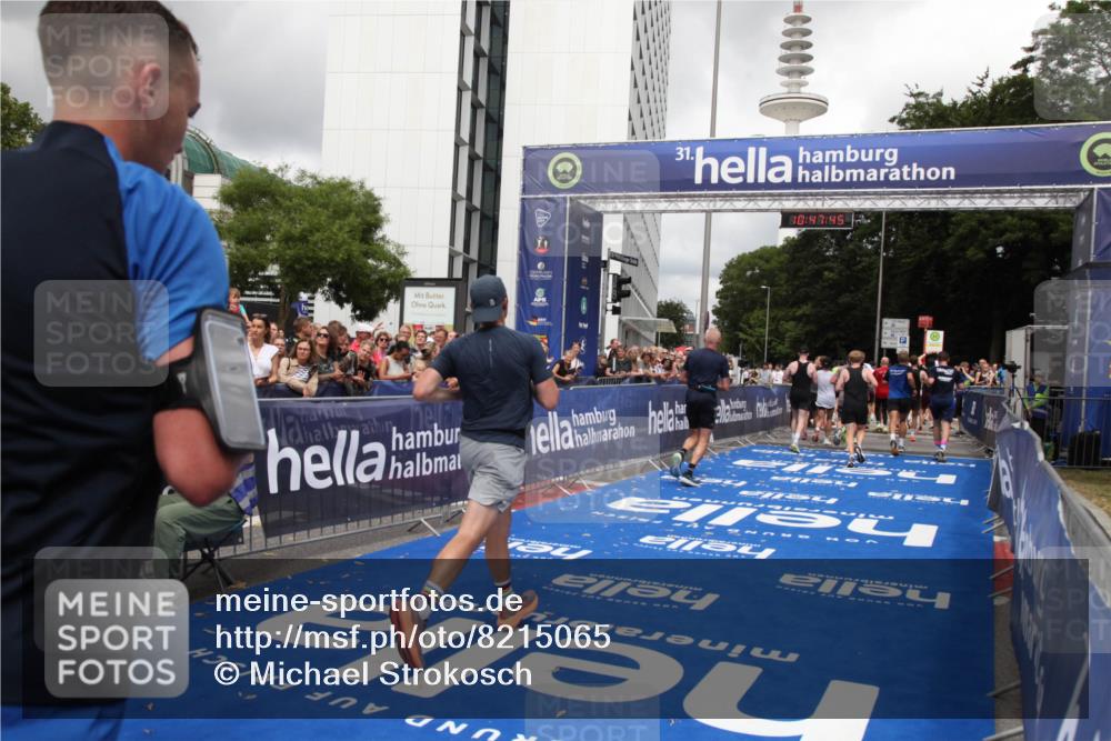 29.06.2025 - hella hamburg halbmarathon Michael Strokosch http://msf.ph/oto/8215065 29.06.2025 10:47:44 Ziel 1320, 2708, 6009, 7962, 10969, 10988, 11283, 13948, 14618, 14619, 15451, 15478, 16205, 17229, 18104, 18430, 18970, 19181 meine-sportfotos.de