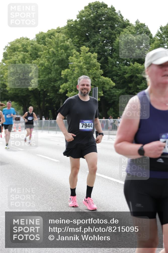 29.06.2025 - hella hamburg halbmarathon Jannik Wohlers http://msf.ph/oto/8215095 29.06.2025 10:26:55 Lombardsbrücke 1530, 2775, 5825, 6259, 7234, 7314, 7944, 8281, 9349, 10077, 11256, 11766, 12500, 14020, 14021, 15641, 18097, 18976 meine-sportfotos.de