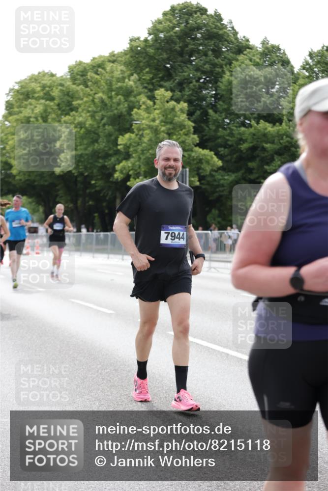 29.06.2025 - hella hamburg halbmarathon Jannik Wohlers http://msf.ph/oto/8215118 29.06.2025 10:26:55 Lombardsbrücke 1530, 2775, 5825, 6259, 7234, 7314, 7944, 8281, 9349, 10077, 11256, 11766, 12500, 14020, 14021, 15641, 18097, 18976 meine-sportfotos.de