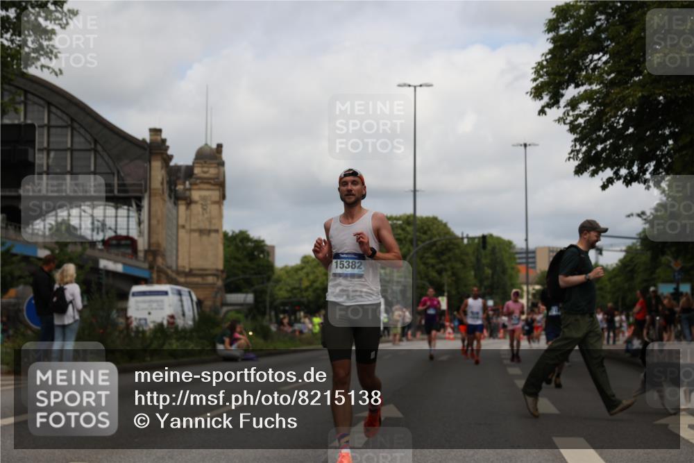 29.06.2025 - hella hamburg halbmarathon Yannick Fuchs http://msf.ph/oto/8215138 29.06.2025 10:32:42 20KM 1042, 1615, 1688, 3480, 3530, 7152, 7154, 7229, 7743, 8002, 8571, 9171, 9643, 10793, 11952, 13595, 13900, 14274, 14688, 14992, 15303, 15382, 15888, 16698, 17726, 18276, 18277, 18529, 18584, 18723 meine-sportfotos.de