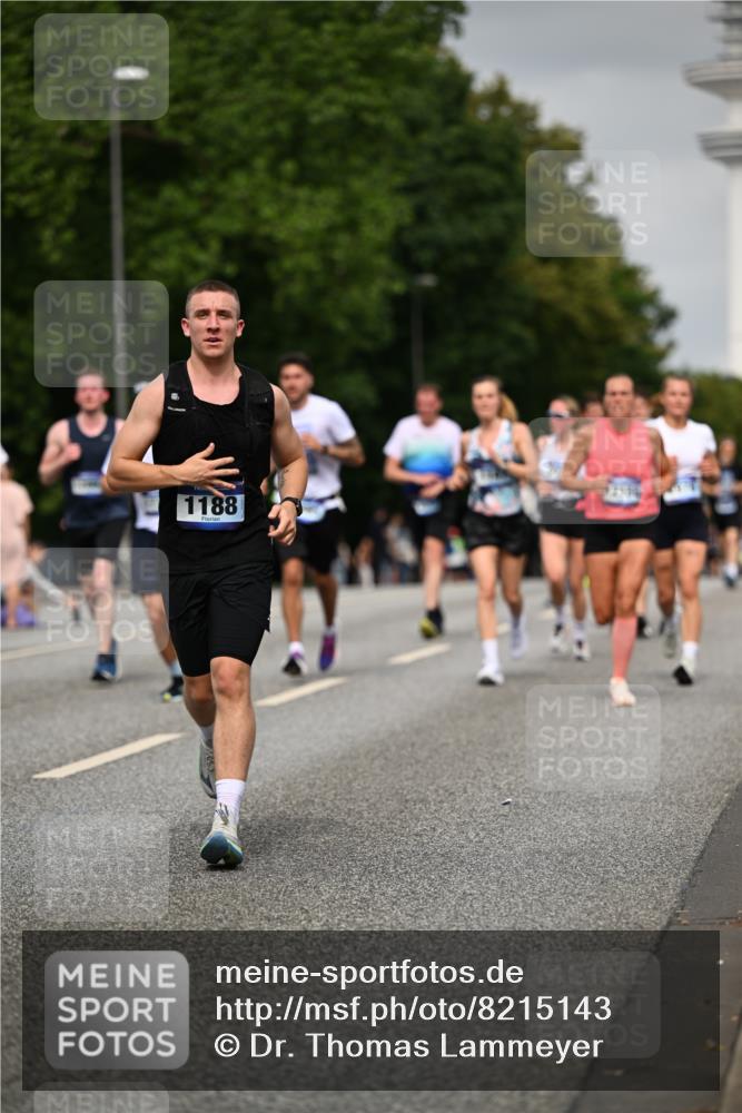 29.06.2025 - hella hamburg halbmarathon Dr. Thomas Lammeyer http://msf.ph/oto/8215143 29.06.2025 10:12:47 Kennedybrücke 1147, 1188, 2427, 2978, 4859, 5100, 5885, 6590, 6674, 6918, 7198, 7348, 7453, 9457, 9616, 9718, 9823, 9951, 9958, 9966, 10092, 10609, 10857 meine-sportfotos.de