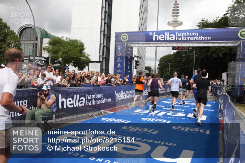 29.06.2025 - hella hamburg halbmarathon Michael Strokosch http://msf.ph/oto/8215154 29.06.2025 10:47:47 Ziel 2340, 2708, 5915, 7962, 10988, 11283, 12679, 13948, 15478, 16205, 17229, 18430 meine-sportfotos.de