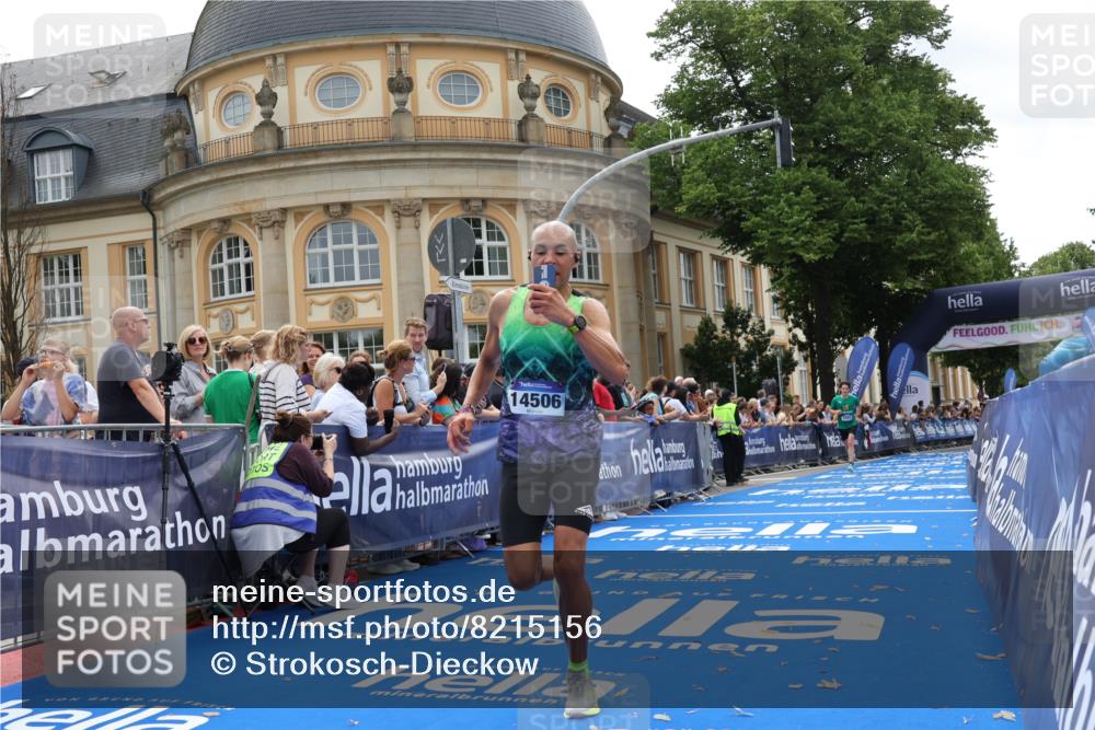 29.06.2025 - hella hamburg halbmarathon Strokosch-Dieckow http://msf.ph/oto/8215156 29.06.2025 10:24:39 Ziel 1241, 2892, 14506, 18740 meine-sportfotos.de