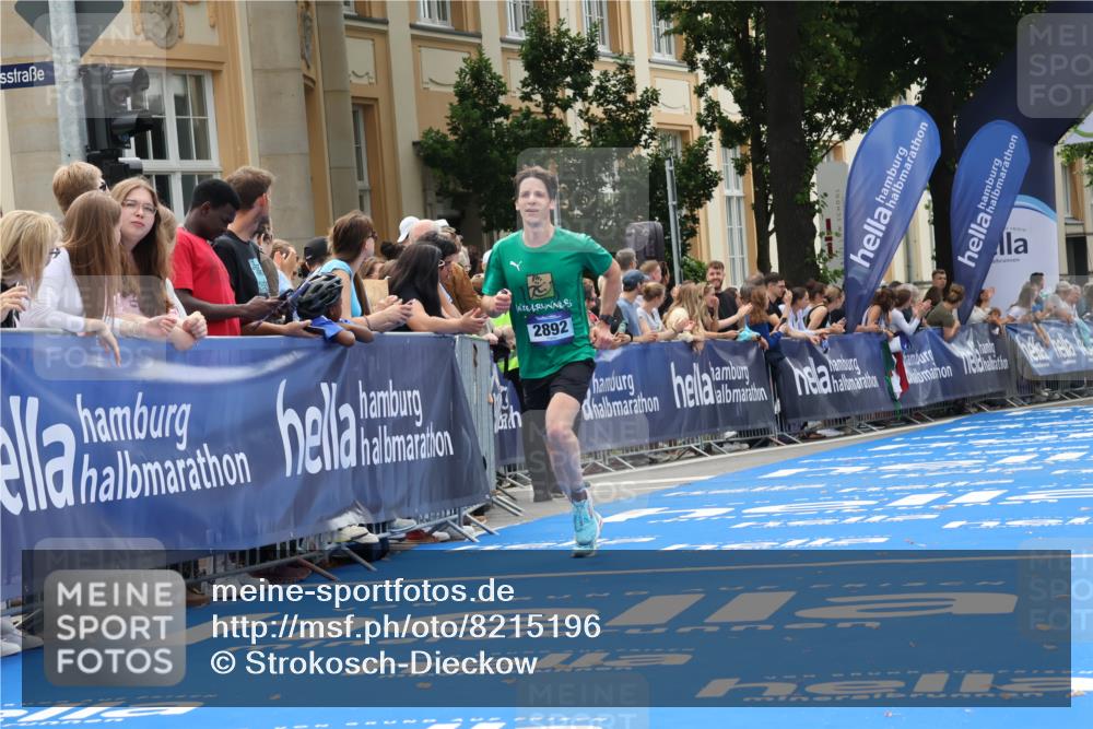 29.06.2025 - hella hamburg halbmarathon Strokosch-Dieckow http://msf.ph/oto/8215196 29.06.2025 10:24:41 Ziel 1241, 2892, 13872, 14506, 18740 meine-sportfotos.de