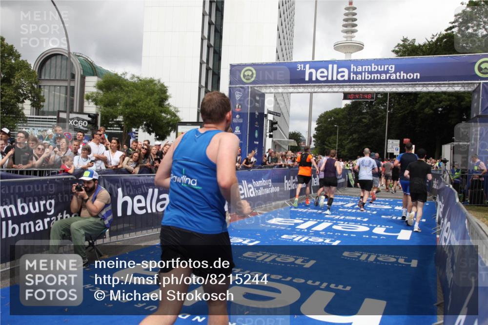 29.06.2025 - hella hamburg halbmarathon Michael Strokosch http://msf.ph/oto/8215244 29.06.2025 10:47:47 Ziel 2340, 2708, 5915, 7962, 10988, 11283, 12679, 13948, 15478, 16205, 17229, 18430 meine-sportfotos.de