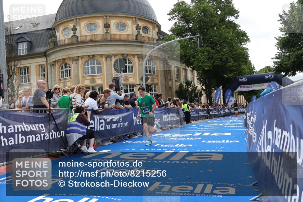 29.06.2025 - hella hamburg halbmarathon Strokosch-Dieckow http://msf.ph/oto/8215256 29.06.2025 10:24:42 Ziel 1241, 1271, 2892, 7142, 11678, 13872, 14506, 18740 meine-sportfotos.de
