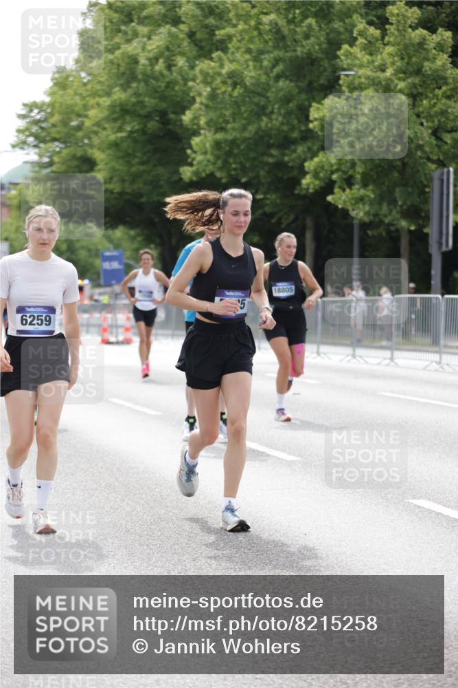 29.06.2025 - hella hamburg halbmarathon Jannik Wohlers http://msf.ph/oto/8215258 29.06.2025 10:26:57 Lombardsbrücke 2775, 4372, 5825, 6259, 7944, 8281, 10077, 11256, 11766, 12500, 15641, 18097, 18766 meine-sportfotos.de