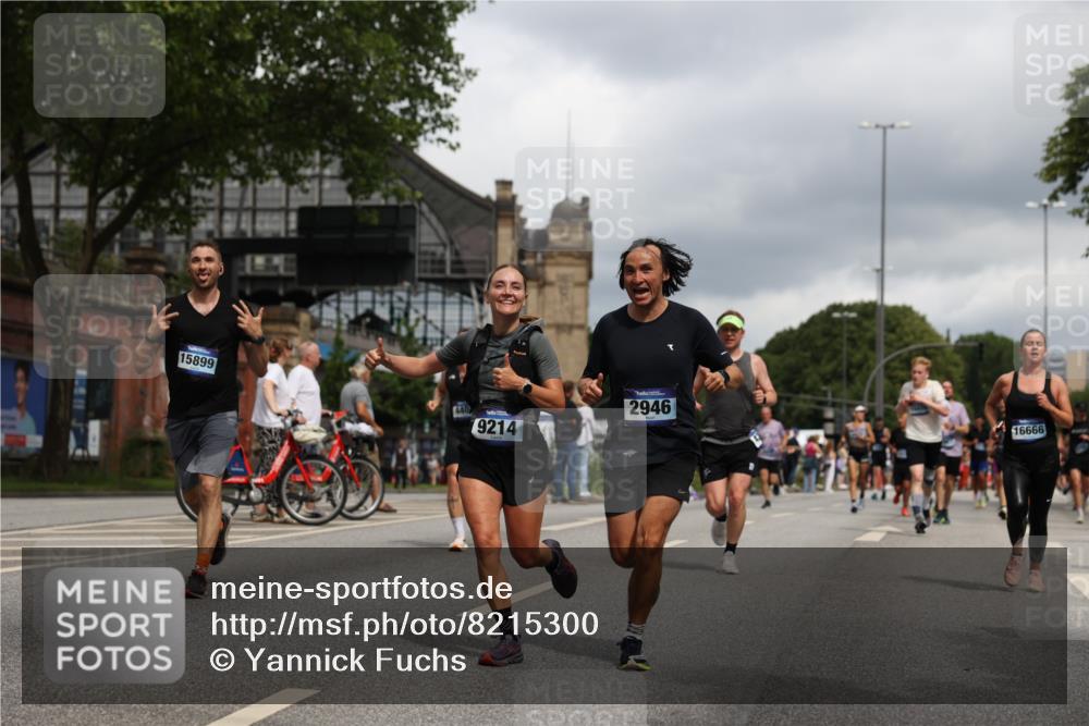 29.06.2025 - hella hamburg halbmarathon Yannick Fuchs http://msf.ph/oto/8215300 29.06.2025 10:45:35 20KM 1335, 2364, 2636, 2670, 2718, 2823, 2946, 4033, 4297, 4404, 4839, 4967, 5087, 5600, 5820, 6776, 7224, 7786, 7943, 8413, 8856, 8930, 8989, 9074, 9214, 9476, 9656, 9739, 9793, 9869, 9959, 10057, 10667, 10691, 10868, 11124, 11625, 12224, 12450, 13403, 13707, 13726, 13799, 14012, 14248, 14458, 14865, 14994, 15426, 15496, 15643, 15899, 16666, 17033, 17131, 17530, 17682, 17815, 17962, 17978, 18019, 18820, 19020, 19053 meine-sportfotos.de