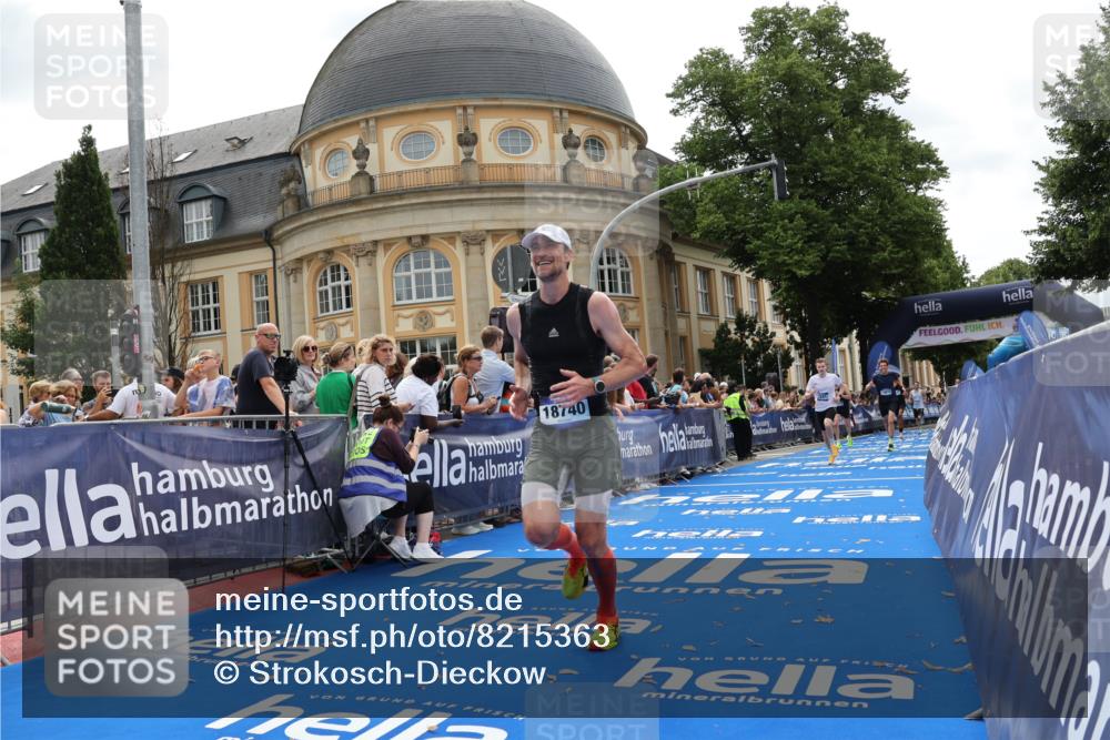 29.06.2025 - hella hamburg halbmarathon Strokosch-Dieckow http://msf.ph/oto/8215363 29.06.2025 10:24:48 Ziel 1241, 1271, 7142, 11678, 13872, 14836, 16361, 17752, 18740 meine-sportfotos.de