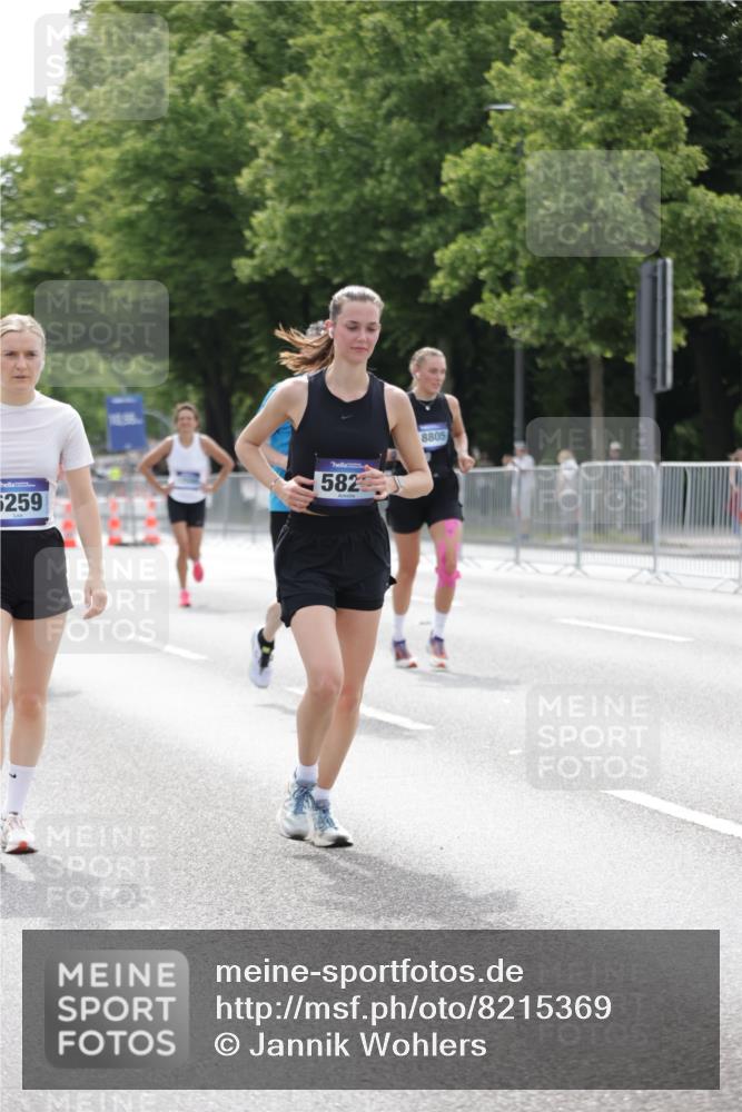 29.06.2025 - hella hamburg halbmarathon Jannik Wohlers http://msf.ph/oto/8215369 29.06.2025 10:26:57 Lombardsbrücke 2775, 4372, 5825, 6259, 7944, 8281, 10077, 11256, 11766, 12500, 15641, 18097, 18766 meine-sportfotos.de
