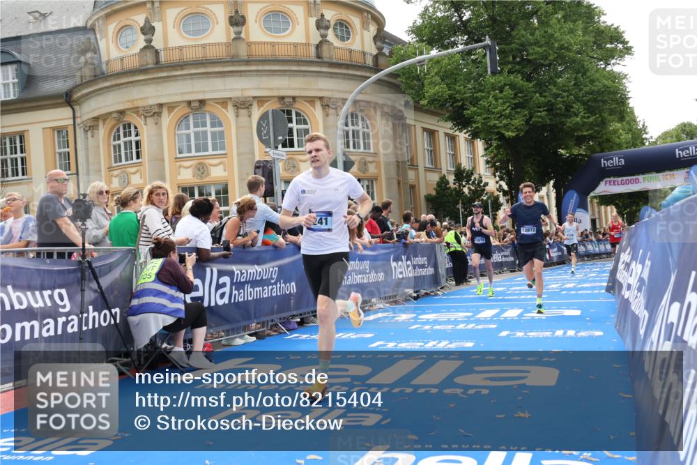 29.06.2025 - hella hamburg halbmarathon Strokosch-Dieckow http://msf.ph/oto/8215404 29.06.2025 10:24:50 Ziel 1241, 1271, 7142, 10867, 11678, 13872, 14836, 16361, 17752, 18740 meine-sportfotos.de