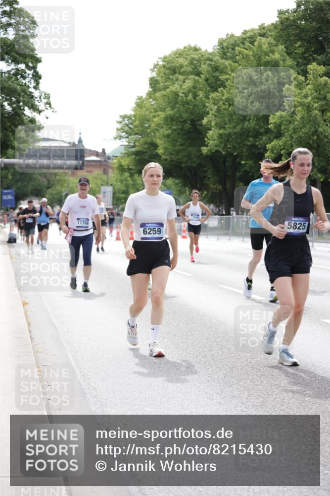 29.06.2025 - hella hamburg halbmarathon Jannik Wohlers http://msf.ph/oto/8215430 29.06.2025 10:26:58 Lombardsbrücke 2775, 4372, 5285, 5825, 6259, 7944, 10077, 11256, 11766, 12500, 15641, 18097, 18766 meine-sportfotos.de