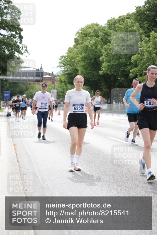 29.06.2025 - hella hamburg halbmarathon Jannik Wohlers http://msf.ph/oto/8215541 29.06.2025 10:26:58 Lombardsbrücke 2775, 4372, 5285, 5825, 6259, 7944, 10077, 11256, 11766, 12500, 15641, 18097, 18766 meine-sportfotos.de
