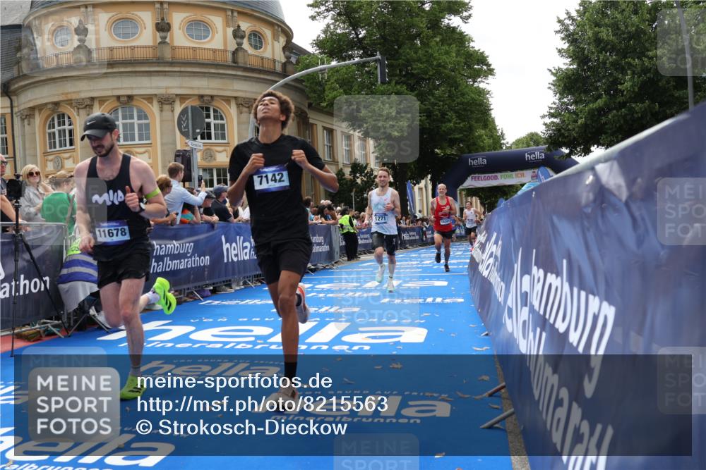 29.06.2025 - hella hamburg halbmarathon Strokosch-Dieckow http://msf.ph/oto/8215563 29.06.2025 10:24:53 Ziel 1241, 1271, 2483, 7142, 10867, 11678, 13872, 14836, 16361, 17752 meine-sportfotos.de