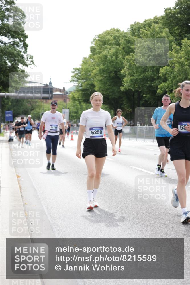 29.06.2025 - hella hamburg halbmarathon Jannik Wohlers http://msf.ph/oto/8215589 29.06.2025 10:26:58 Lombardsbrücke 2775, 4372, 5285, 5825, 6259, 7944, 10077, 11256, 11766, 12500, 15641, 18097, 18766 meine-sportfotos.de