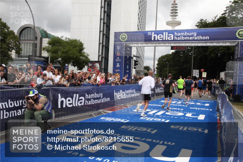29.06.2025 - hella hamburg halbmarathon Michael Strokosch http://msf.ph/oto/8215655 29.06.2025 10:47:53 Ziel 2340, 5915, 6836, 8564, 11961, 12679, 14383, 17229, 18356, 18430, 18836 meine-sportfotos.de