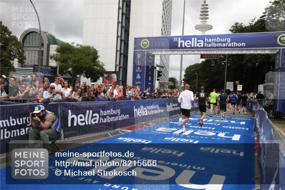 29.06.2025 - hella hamburg halbmarathon Michael Strokosch http://msf.ph/oto/8215666 29.06.2025 10:47:54 Ziel 2340, 5915, 6836, 8564, 11961, 12679, 14383, 14730, 17451, 18356, 18836 meine-sportfotos.de