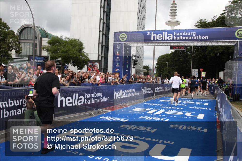 29.06.2025 - hella hamburg halbmarathon Michael Strokosch http://msf.ph/oto/8215679 29.06.2025 10:47:54 Ziel 2340, 5915, 6836, 8564, 11961, 12679, 14383, 14730, 17451, 18356, 18836 meine-sportfotos.de