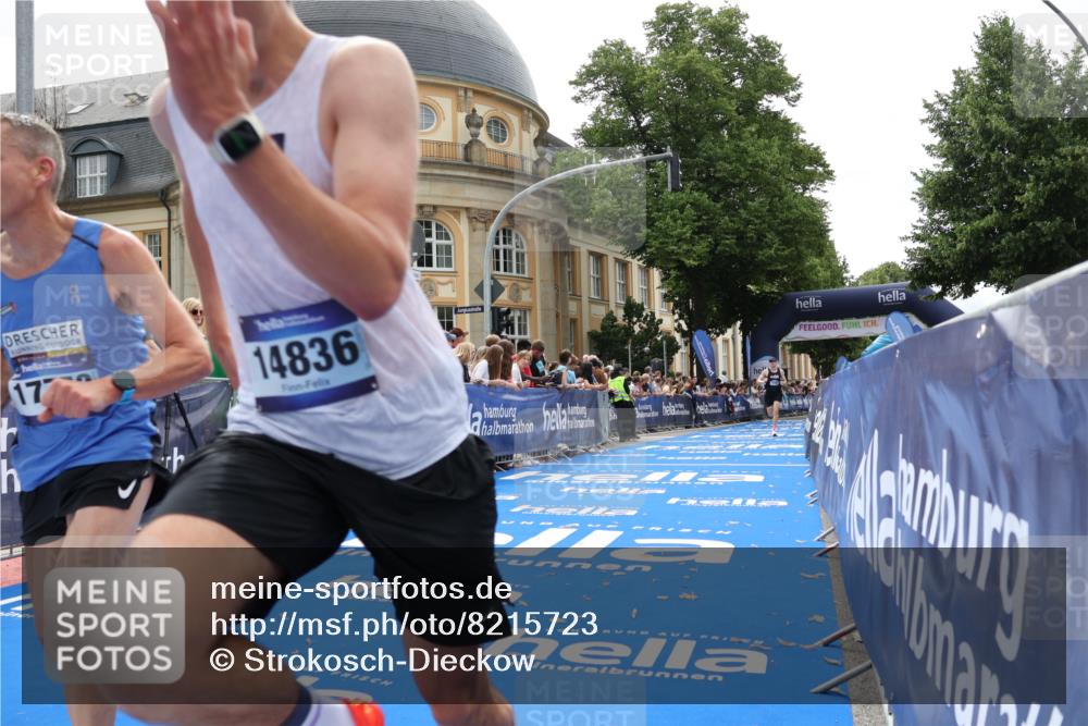 29.06.2025 - hella hamburg halbmarathon Strokosch-Dieckow http://msf.ph/oto/8215723 29.06.2025 10:24:58 Ziel 2483, 10867, 11078, 14836, 15483, 16361, 17752 meine-sportfotos.de