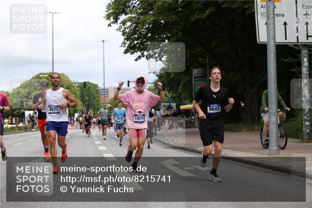 29.06.2025 - hella hamburg halbmarathon Yannick Fuchs http://msf.ph/oto/8215741 29.06.2025 10:32:47 20KM 1042, 1615, 1688, 1710, 2745, 3530, 7152, 7154, 7229, 7743, 8002, 8571, 9171, 9643, 10793, 11952, 13900, 14274, 14688, 14992, 15303, 15382, 16075, 16698, 17623, 18276, 18277, 18529, 18584, 18723 meine-sportfotos.de