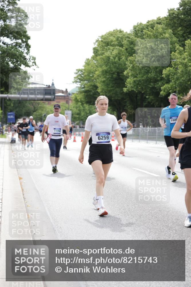29.06.2025 - hella hamburg halbmarathon Jannik Wohlers http://msf.ph/oto/8215743 29.06.2025 10:26:58 Lombardsbrücke 2775, 4372, 5285, 5825, 6259, 7944, 10077, 11256, 11766, 12500, 15641, 18097, 18766 meine-sportfotos.de