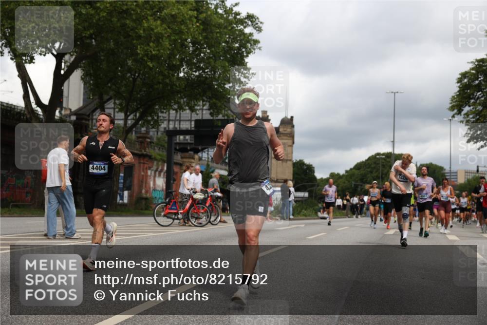 29.06.2025 - hella hamburg halbmarathon Yannick Fuchs http://msf.ph/oto/8215792 29.06.2025 10:45:37 20KM 1335, 2364, 2396, 2636, 2670, 2718, 2818, 2823, 2946, 4033, 4297, 4404, 4839, 4967, 5087, 5102, 5820, 6776, 7224, 7786, 7943, 8413, 8856, 8930, 9074, 9214, 9476, 9656, 9739, 9793, 9869, 9959, 10667, 10691, 10868, 11124, 11625, 11791, 12224, 12450, 13403, 13707, 13726, 13799, 14012, 14248, 14458, 14865, 14994, 15426, 15496, 15643, 15899, 16666, 17033, 17131, 17530, 17682, 17815, 17962, 17978, 18019, 18820, 18869, 19020, 19053 meine-sportfotos.de