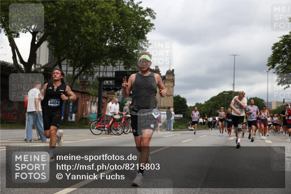 29.06.2025 - hella hamburg halbmarathon Yannick Fuchs http://msf.ph/oto/8215803 29.06.2025 10:45:37 20KM 1335, 2364, 2396, 2636, 2670, 2718, 2818, 2823, 2946, 4033, 4297, 4404, 4839, 4967, 5087, 5102, 5820, 6776, 7224, 7786, 7943, 8413, 8856, 8930, 9074, 9214, 9476, 9656, 9739, 9793, 9869, 9959, 10667, 10691, 10868, 11124, 11625, 11791, 12224, 12450, 13403, 13707, 13726, 13799, 14012, 14248, 14458, 14865, 14994, 15426, 15496, 15643, 15899, 16666, 17033, 17131, 17530, 17682, 17815, 17962, 17978, 18019, 18820, 18869, 19020, 19053 meine-sportfotos.de