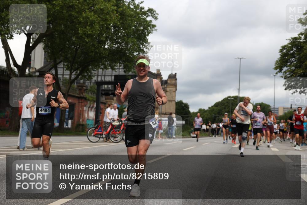 29.06.2025 - hella hamburg halbmarathon Yannick Fuchs http://msf.ph/oto/8215809 29.06.2025 10:45:37 20KM 1335, 2364, 2396, 2636, 2670, 2718, 2818, 2823, 2946, 4033, 4297, 4404, 4839, 4967, 5087, 5102, 5820, 6776, 7224, 7786, 7943, 8413, 8856, 8930, 9074, 9214, 9476, 9656, 9739, 9793, 9869, 9959, 10667, 10691, 10868, 11124, 11625, 11791, 12224, 12450, 13403, 13707, 13726, 13799, 14012, 14248, 14458, 14865, 14994, 15426, 15496, 15643, 15899, 16666, 17033, 17131, 17530, 17682, 17815, 17962, 17978, 18019, 18820, 18869, 19020, 19053 meine-sportfotos.de