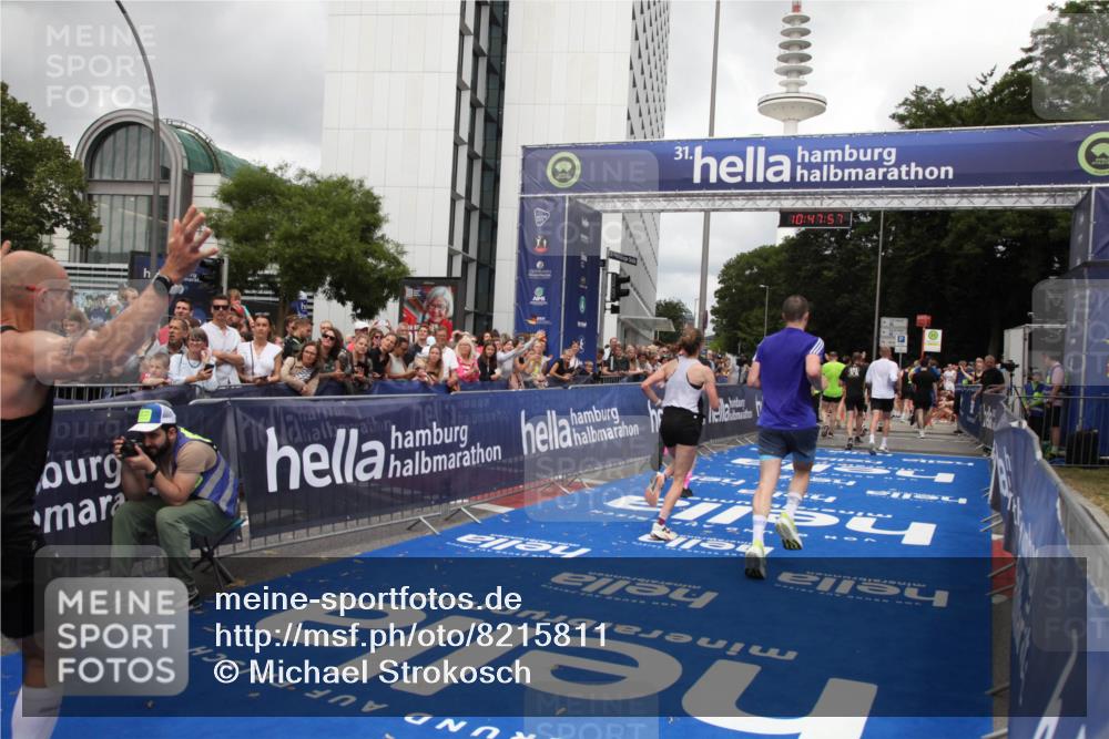 29.06.2025 - hella hamburg halbmarathon Michael Strokosch http://msf.ph/oto/8215811 29.06.2025 10:47:56 Ziel 2340, 6836, 8564, 11961, 14383, 14730, 15333, 17451, 18356, 18836 meine-sportfotos.de