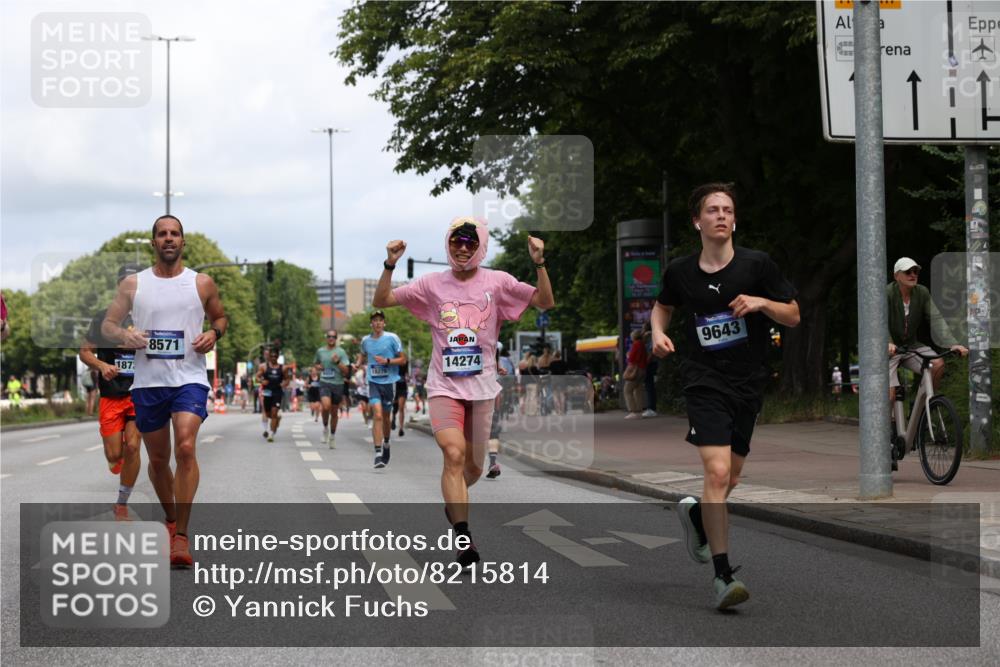 29.06.2025 - hella hamburg halbmarathon Yannick Fuchs http://msf.ph/oto/8215814 29.06.2025 10:32:47 20KM 1042, 1615, 1688, 1710, 2745, 3530, 7152, 7154, 7229, 7743, 8002, 8571, 9171, 9643, 10793, 11952, 13900, 14274, 14688, 14992, 15303, 15382, 16075, 16698, 17623, 18276, 18277, 18529, 18584, 18723 meine-sportfotos.de
