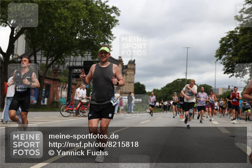 29.06.2025 - hella hamburg halbmarathon Yannick Fuchs http://msf.ph/oto/8215818 29.06.2025 10:45:38 20KM 1335, 2364, 2396, 2636, 2670, 2718, 2818, 2823, 2946, 4033, 4297, 4404, 4814, 4839, 4967, 5087, 5102, 5820, 6657, 6776, 7224, 7786, 8413, 8710, 8856, 8930, 9074, 9214, 9476, 9656, 9739, 9793, 9869, 9959, 10667, 10691, 10868, 11124, 11625, 11791, 12224, 12450, 13403, 13707, 13726, 13792, 13799, 14012, 14248, 14458, 14865, 14994, 15426, 15496, 15643, 15899, 16666, 17033, 17131, 17530, 17682, 17815, 17962, 17978, 18019, 18820, 18869, 19020, 19053 meine-sportfotos.de