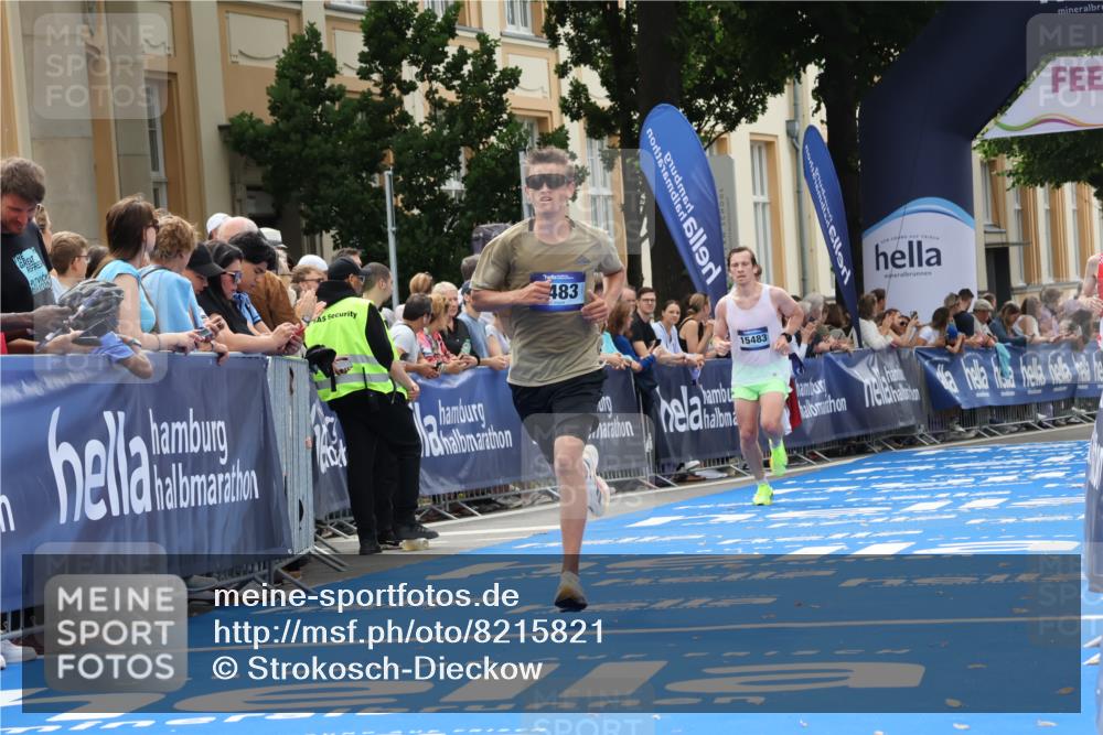 29.06.2025 - hella hamburg halbmarathon Strokosch-Dieckow http://msf.ph/oto/8215821 29.06.2025 10:25:03 Ziel 2483, 8376, 10867, 11078, 13913, 15483 meine-sportfotos.de