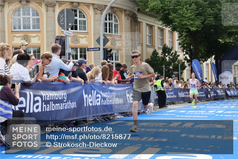 29.06.2025 - hella hamburg halbmarathon Strokosch-Dieckow http://msf.ph/oto/8215877 29.06.2025 10:25:04 Ziel 2483, 8376, 11078, 13913, 15483 meine-sportfotos.de
