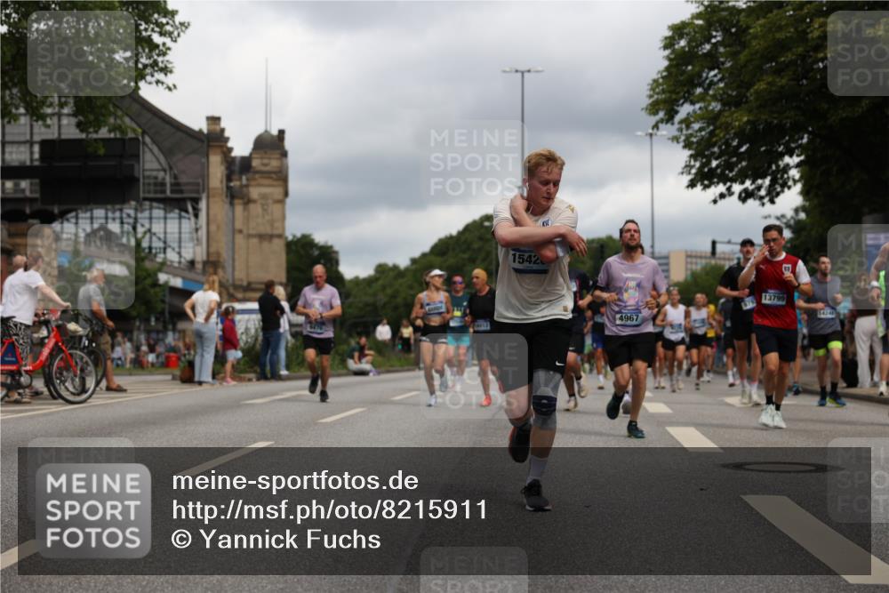 29.06.2025 - hella hamburg halbmarathon Yannick Fuchs http://msf.ph/oto/8215911 29.06.2025 10:45:39 20KM 1335, 2364, 2396, 2636, 2670, 2718, 2818, 2823, 2946, 4033, 4297, 4404, 4814, 4839, 4967, 5087, 5102, 5820, 6286, 6657, 6776, 7224, 7786, 8413, 8710, 8856, 8930, 9074, 9214, 9476, 9656, 9739, 9793, 9869, 9959, 10667, 10691, 10868, 11124, 11625, 11791, 12224, 12450, 13015, 13403, 13707, 13726, 13792, 13799, 14012, 14248, 14458, 14865, 14994, 15426, 15496, 15643, 15899, 16666, 17033, 17131, 17530, 17682, 17815, 17962, 17978, 18019, 18475, 18820, 18869, 19020, 19053 meine-sportfotos.de