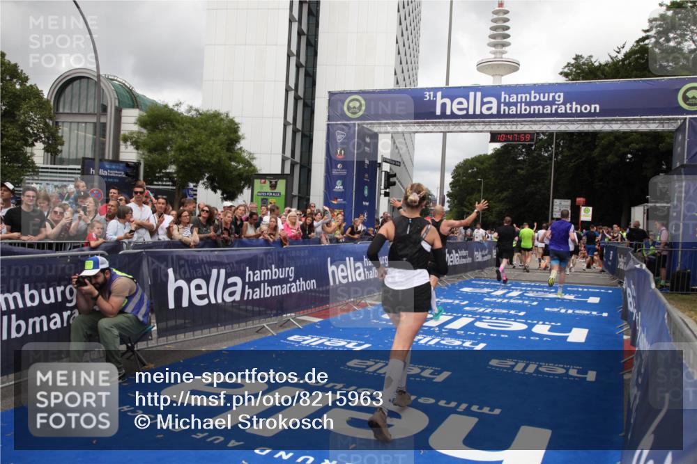 29.06.2025 - hella hamburg halbmarathon Michael Strokosch http://msf.ph/oto/8215963 29.06.2025 10:47:58 Ziel 1604, 1613, 5022, 6836, 11961, 14730, 15333, 16766, 17451, 18356, 18836 meine-sportfotos.de