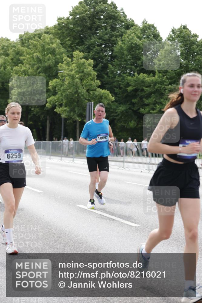 29.06.2025 - hella hamburg halbmarathon Jannik Wohlers http://msf.ph/oto/8216021 29.06.2025 10:26:59 Lombardsbrücke 2775, 4372, 5285, 5825, 6259, 7944, 10077, 11256, 11766, 12500, 15641, 18097, 18766 meine-sportfotos.de