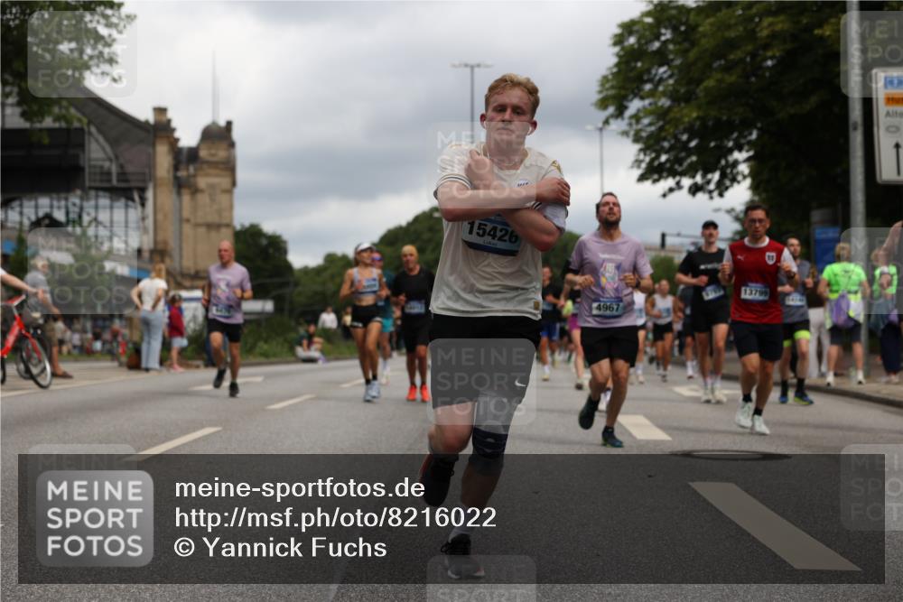 29.06.2025 - hella hamburg halbmarathon Yannick Fuchs http://msf.ph/oto/8216022 29.06.2025 10:45:40 20KM 1335, 2364, 2396, 2636, 2670, 2718, 2818, 2823, 2946, 4033, 4297, 4404, 4814, 4839, 4967, 5008, 5087, 5102, 5820, 6286, 6657, 6776, 7224, 7786, 8371, 8413, 8710, 8856, 8930, 9074, 9214, 9476, 9656, 9739, 9793, 9869, 9959, 10667, 10868, 11124, 11625, 11791, 12224, 12450, 13015, 13403, 13707, 13726, 13792, 13799, 14012, 14248, 14865, 14994, 15426, 15496, 15643, 15899, 16666, 17033, 17131, 17530, 17682, 17815, 17962, 17978, 18019, 18475, 18820, 18869, 19020, 19053 meine-sportfotos.de