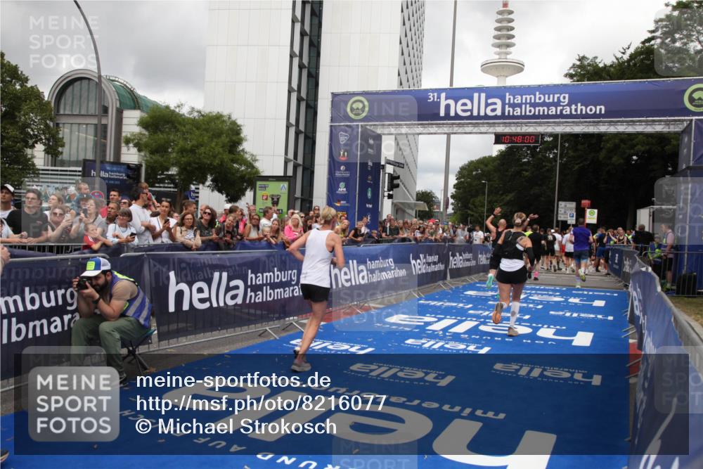 29.06.2025 - hella hamburg halbmarathon Michael Strokosch http://msf.ph/oto/8216077 29.06.2025 10:47:59 Ziel 1604, 1613, 4528, 5022, 6836, 11961, 14730, 15333, 16766, 17451, 18356, 18836, 19198 meine-sportfotos.de