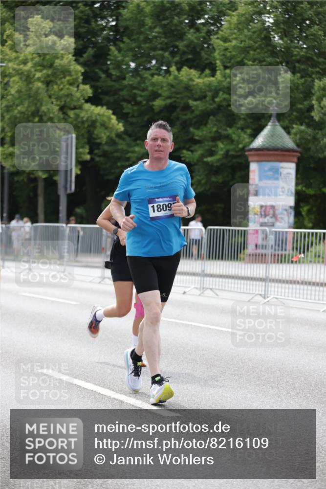 29.06.2025 - hella hamburg halbmarathon Jannik Wohlers http://msf.ph/oto/8216109 29.06.2025 10:27:00 Lombardsbrücke 2775, 4372, 5285, 5825, 6259, 7944, 10158, 11256, 11766, 12500, 15641, 17791, 18097, 18766 meine-sportfotos.de