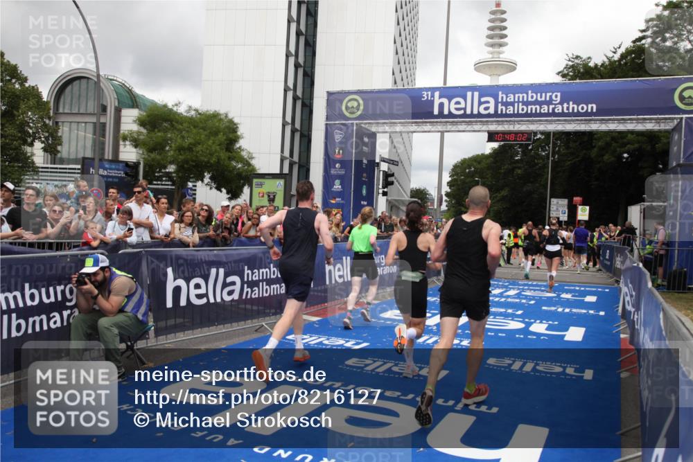 29.06.2025 - hella hamburg halbmarathon Michael Strokosch http://msf.ph/oto/8216127 29.06.2025 10:48:01 Ziel 1604, 1613, 4528, 4601, 5022, 6377, 6836, 12808, 14730, 15333, 16766, 17451, 18206, 18922, 19198 meine-sportfotos.de