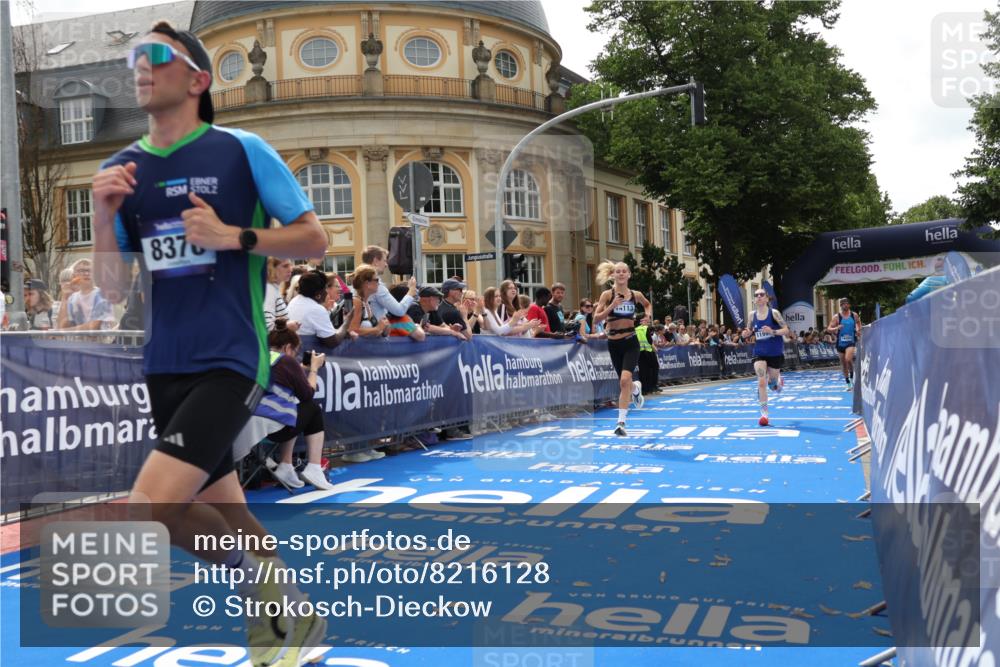 29.06.2025 - hella hamburg halbmarathon Strokosch-Dieckow http://msf.ph/oto/8216128 29.06.2025 10:25:15 Ziel 8376, 11994, 12067, 13913, 14113, 16484 meine-sportfotos.de