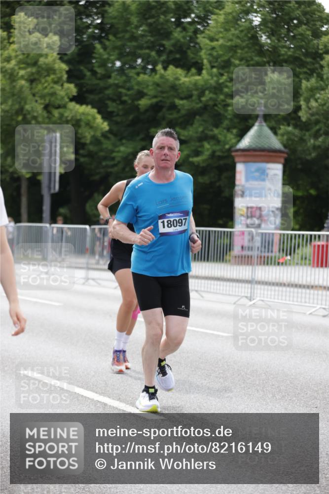 29.06.2025 - hella hamburg halbmarathon Jannik Wohlers http://msf.ph/oto/8216149 29.06.2025 10:27:00 Lombardsbrücke 2775, 4372, 5285, 5825, 6259, 7944, 10158, 11256, 11766, 12500, 15641, 17791, 18097, 18766 meine-sportfotos.de