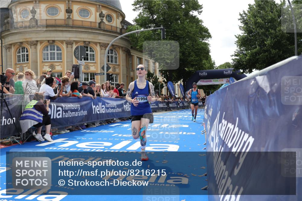 29.06.2025 - hella hamburg halbmarathon Strokosch-Dieckow http://msf.ph/oto/8216215 29.06.2025 10:25:17 Ziel 8376, 11994, 12067, 14113, 16484 meine-sportfotos.de